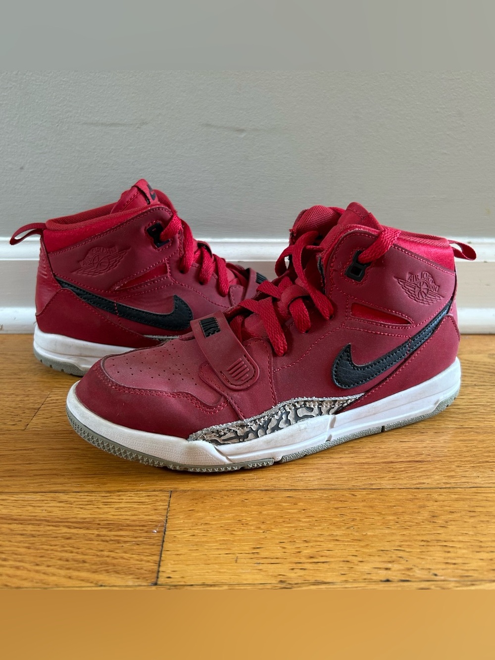JORDAN Legacy 312 Red 3Y AT4047 601